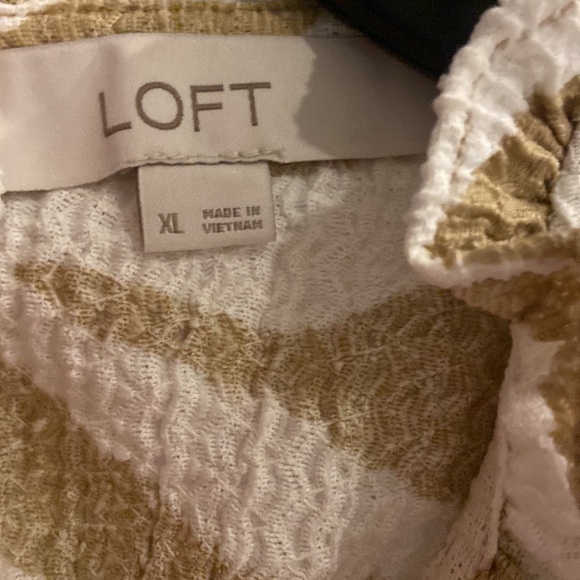 Express sleeveless blouse . - Picture 3 of 3